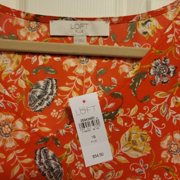 Loft NWT Flutter Sleeve shirt - Picture 2 of 2